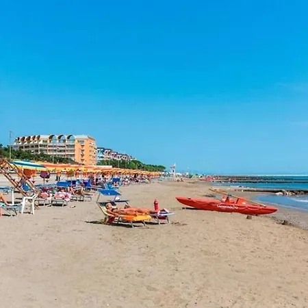 Beautiful For 6 Guests With Shared Pool Villa Porto Santa Margherita di Caorle