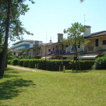 Villa Beautiful For 6 Guests With Shared Pool