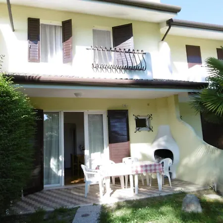 Villa Beautiful For 6 Guests With Shared Pool
