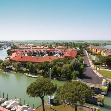 Villa Beautiful For 6 Guests With Shared Pool Porto Santa Margherita di Caorle