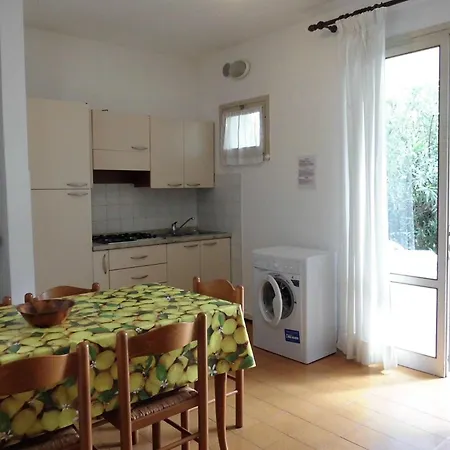 Villa Beautiful For 6 Guests With Shared Pool